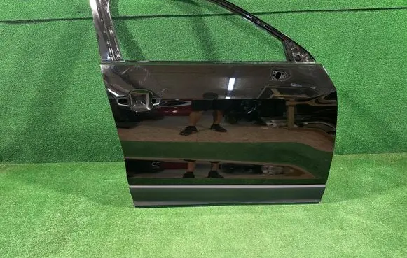Audi Q2 - Front door