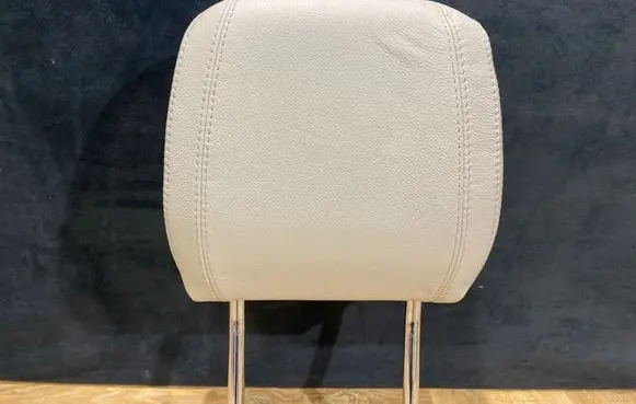Land Rover Range Rover Sport L494 Front seat headrest 