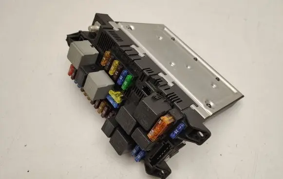 Mercedes-Benz E W211 Fuse module A2115454101