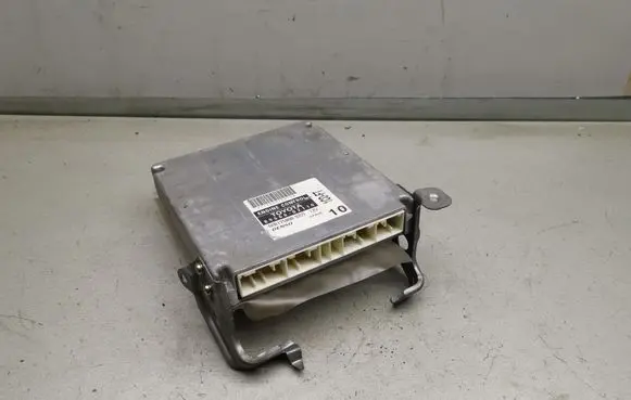 Toyota Corolla E120 E130 Engine control unit/module 8966602110 MB1758005221