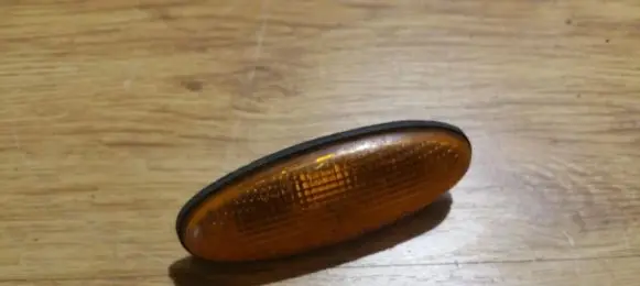 Front fender indicator light