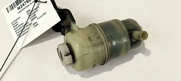 Mitsubishi Pajero Power steering fluid tank/reservoir 