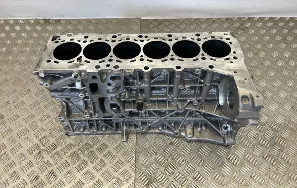 BMW 5 F10 F11 Engine block N57D30B 7823013