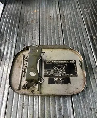 Mercedes-Benz C W203 Fuel tank cap A0005843117