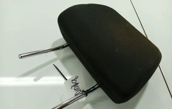 Opel Astra H Front seat headrest 