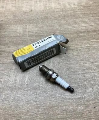 Renault Megane I Spark plug 7700500180