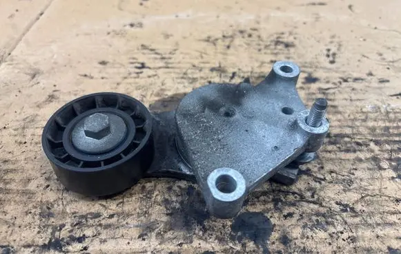 Citroen C4 II Picasso Generator/alternator belt tensioner 846143