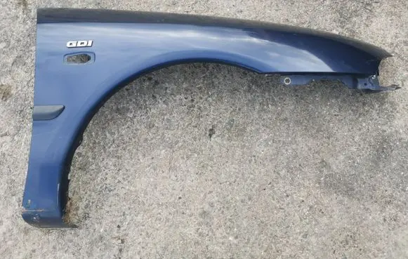 Mitsubishi Carisma Fender