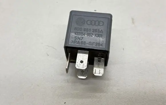 Audi A8 S8 D3 4E Other relay 8D0951253A