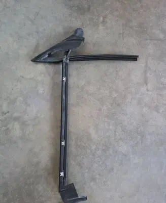 BMW 2 F44 Front door glass trim molding 7483103