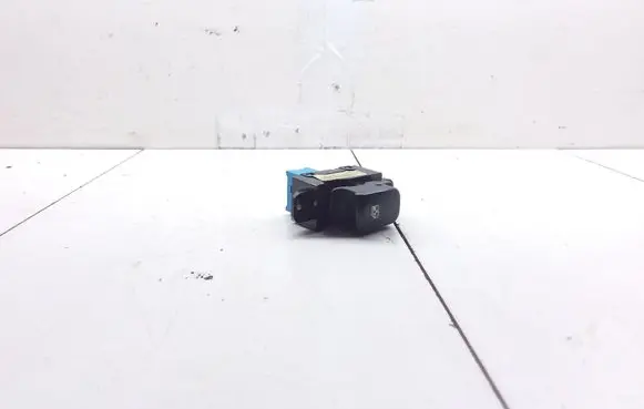 KIA Carens II Electric window control switch 935801D5003W