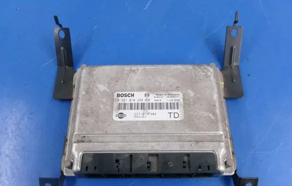 Nissan Terrano Engine control unit/module ECU 237107F404