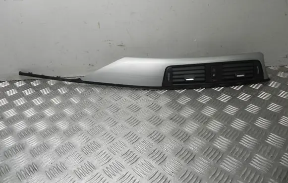 BMW 4 F36 Gran coupe Dash center air vent grill 9347436