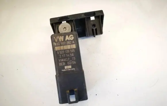 Volkswagen Touran I Glow plug pre-heat relay 03g907282a 0522120505