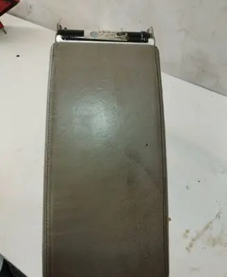 Volkswagen PASSAT B6 Armrest 3C0864207