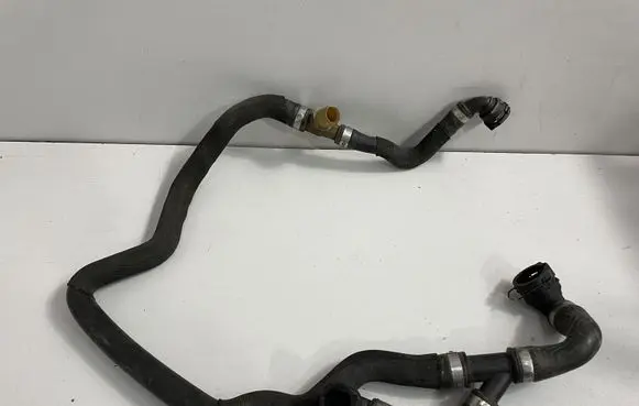 Engine coolant pipe/hose