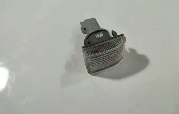 Saturn Vue Front fender indicator light 