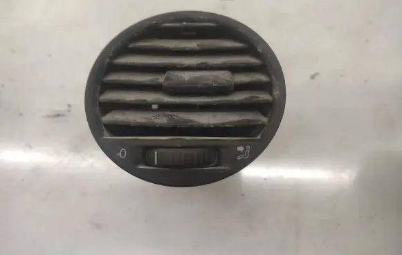 Volkswagen Caddy Dash center air vent grill 2K0819703