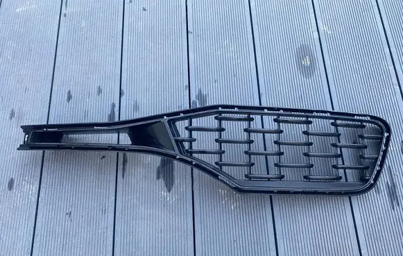 Maserati Quattroporte Front bumper upper radiator grill 670071072
