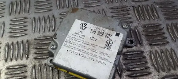 Volkswagen PASSAT B5 Airbag control unit/module 1j0909607 5wk4199