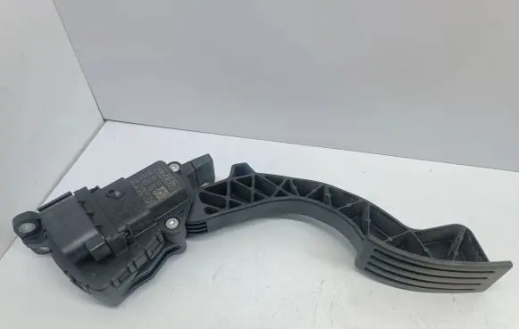 Ford Focus Accelerator throttle pedal 4M519F836AH