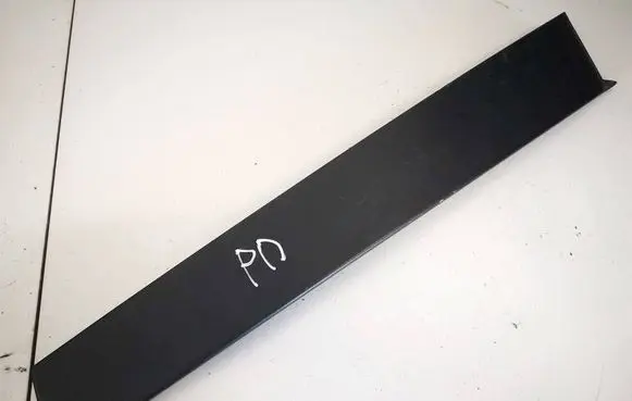 Volvo V50 Front door glass trim molding 08622652