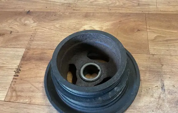 BMW 5 E60 E61 Crankshaft pulley 7513862