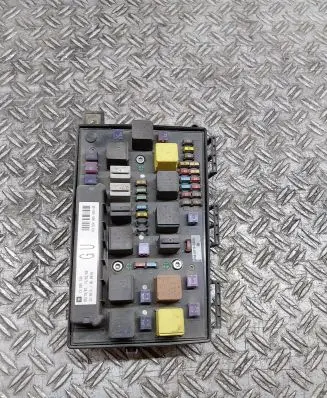 Opel Zafira B Fuse module
