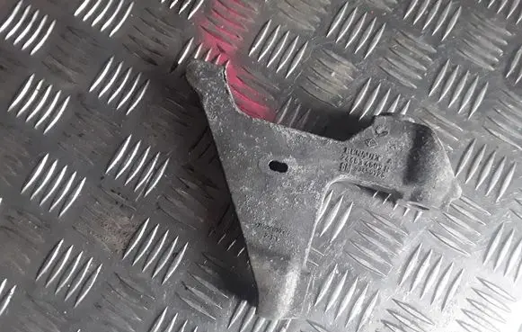 Opel Vivaro Engine mounting bracket 93450725 244834609R