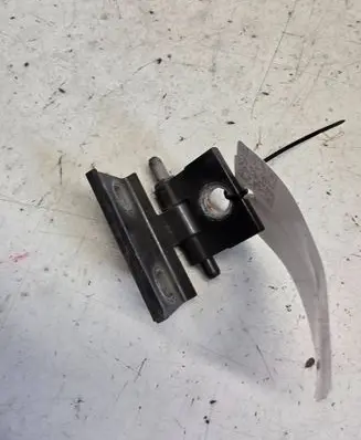 Volvo V70 Front door lower hinge 1234