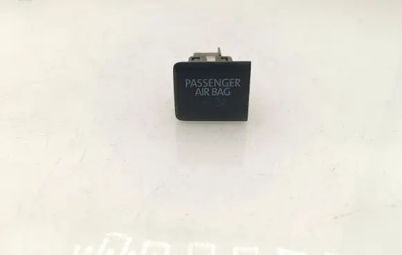 Passenger airbag on/off switch
