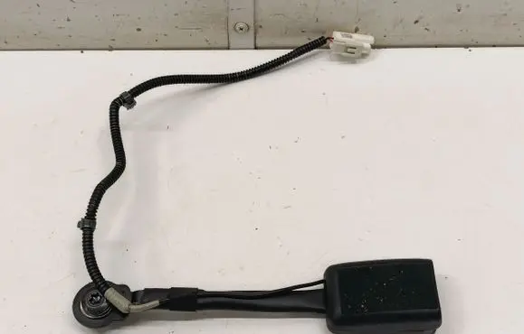 Front seatbelt buckle