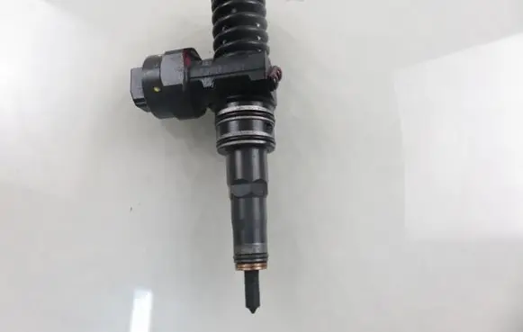 Audi A4 S4 B5 8D Fuel injector 038130073F