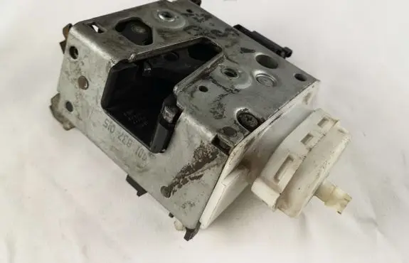 Audi A8 S8 D2 4D Front door lock 4D1837015