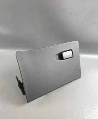 BMW i4 Glove box 986383413 20230928 6831913