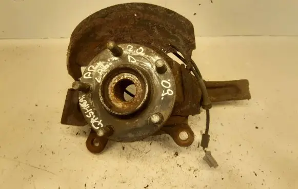 Nissan Qashqai Front wheel hub spindle knuckle