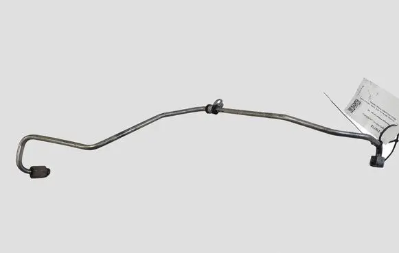 Volkswagen PASSAT B6 Fuel injector supply line/pipe