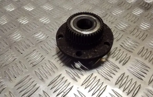 Volkswagen Golf IV Rear wheel hub