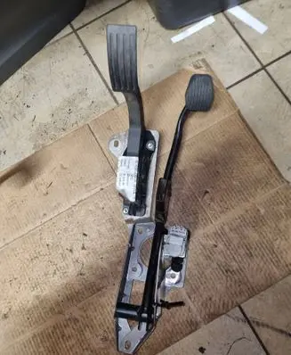 Ford Focus Brake pedal BV612467GB