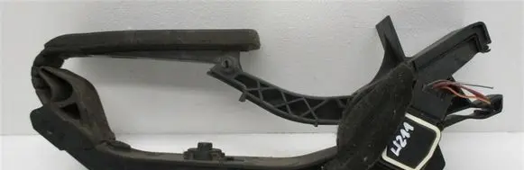 Mercedes-Benz E W211 Accelerator throttle pedal POTENCJOMETR