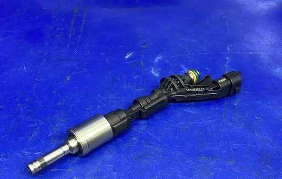 Ford Kuga II Fuel injector CJ5G9F593AA