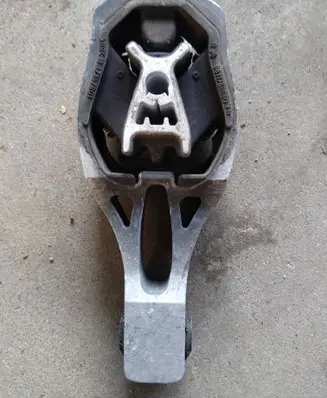 Citroen C5 Aircross Engine mount bracket 9811786680