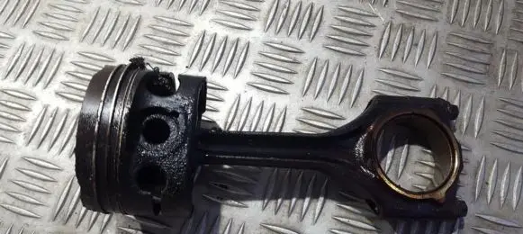 BMW 5 E39 Piston with connecting rod
