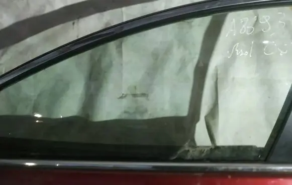 Mazda CX-7 Front door window glass four-door