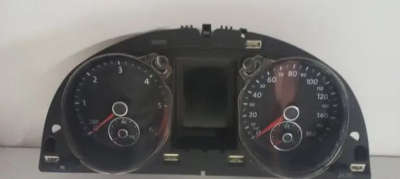 Volkswagen PASSAT B7 Speedometer (instrument cluster) 3AA920970E