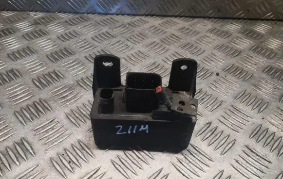 Mercedes-Benz E W211 Glow plug pre-heat relay 0255452832 A0255452832
