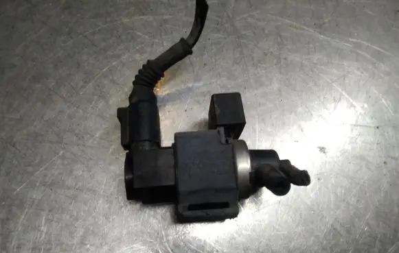 Audi A4 S4 B6 8E 8H Turbo solenoid valve 8E0906628 72290333