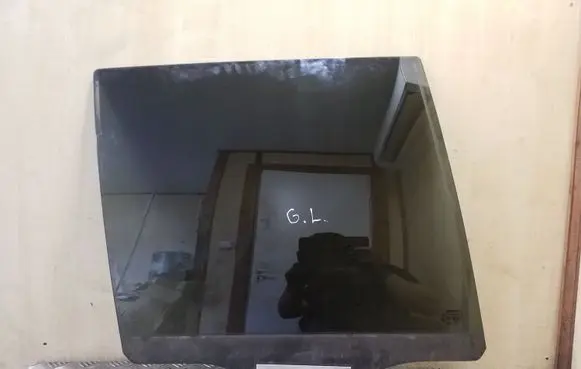 Volvo XC90 Rear door window glass
