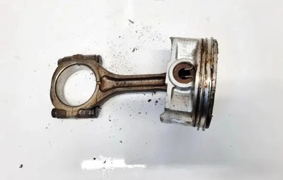 Subaru Outback Piston with connecting rod
