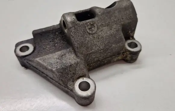 BMW 5 E39 Generator/alternator bracket 2247619